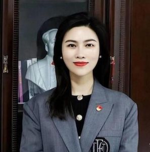 美女校長王提